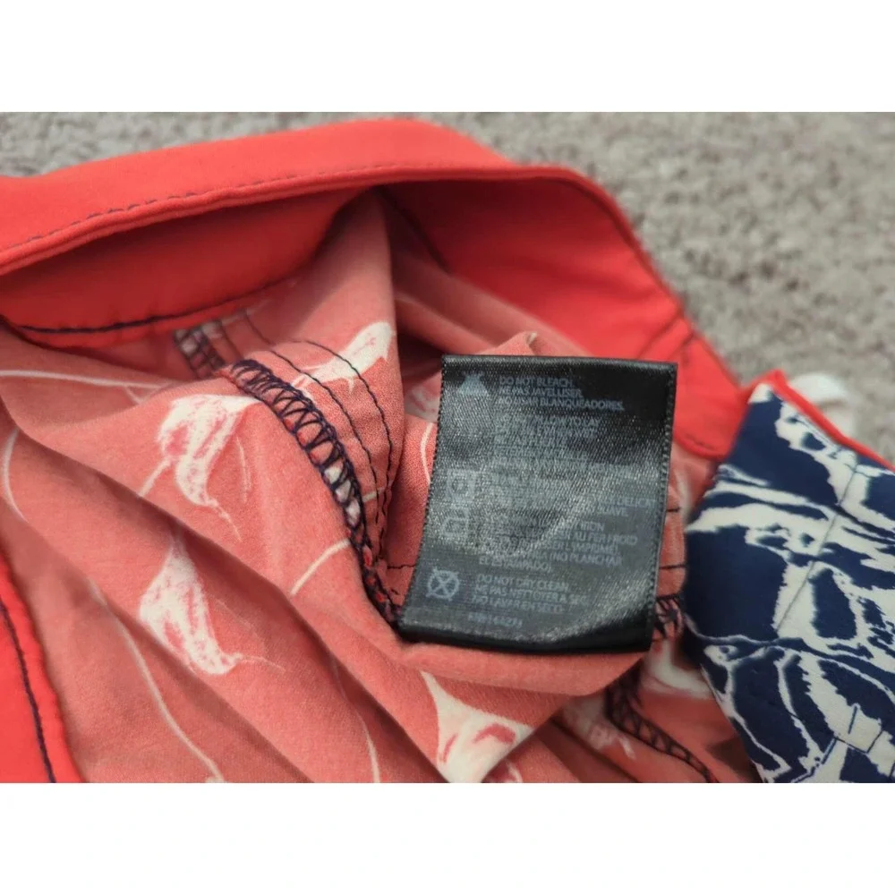 HUK Shorts 34 Red Blue KC‎ Scott Flag Inseam: 10
